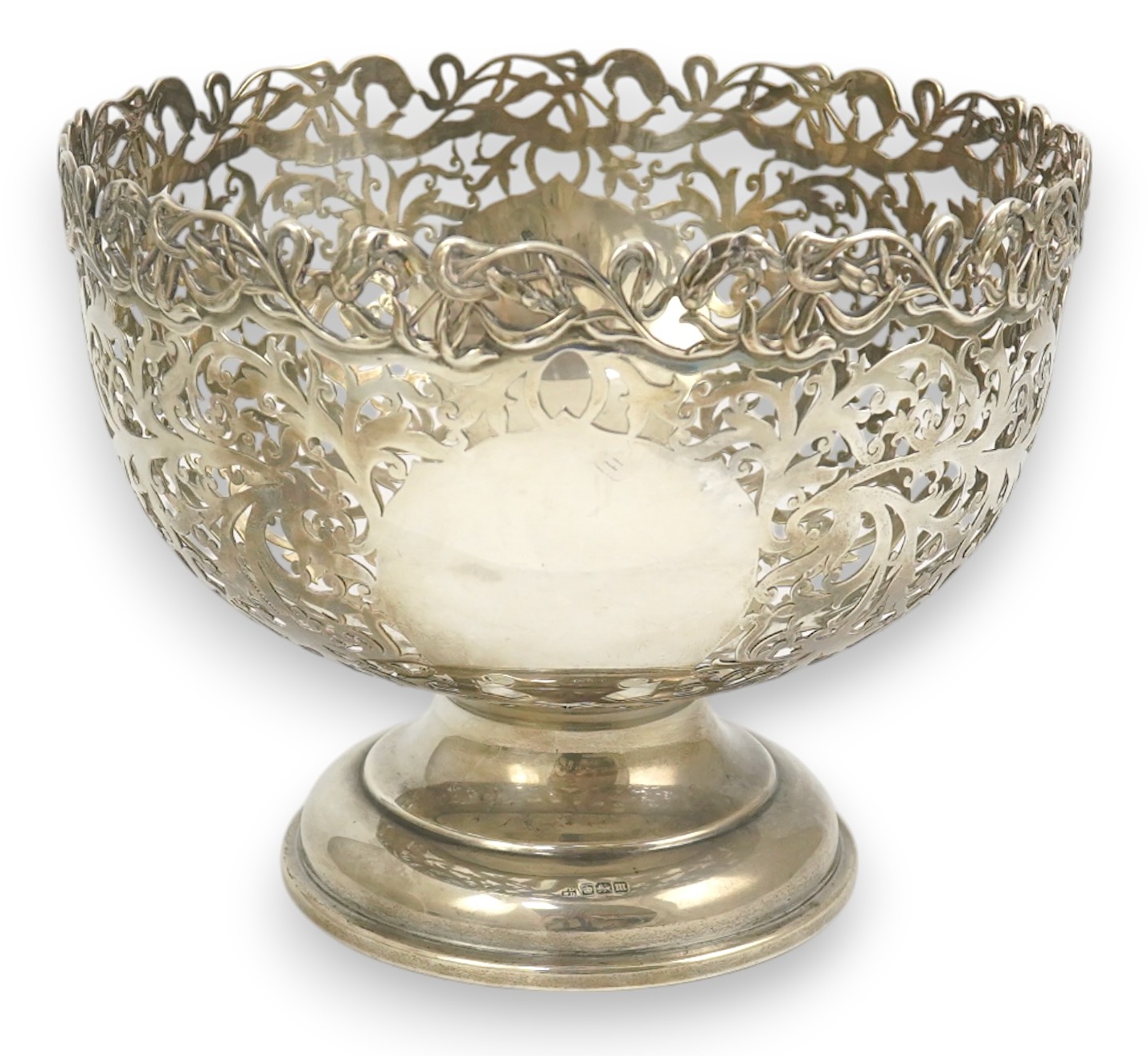 A large Edwardian pierced silver circular bowl, by James Deakin & Sons Ltd